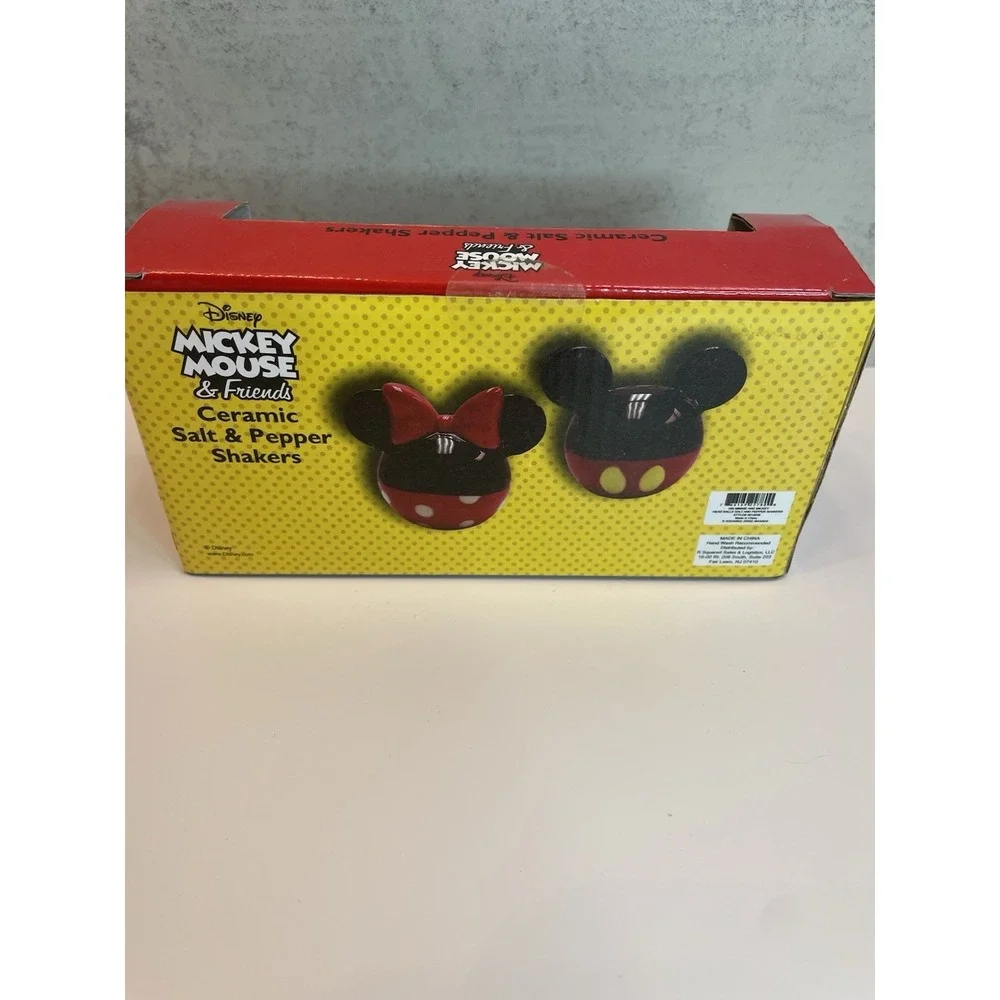 NEW Disney Mickey Mouse And Friends Ceramic Salt & Pepper Shakers Minnie Mouse